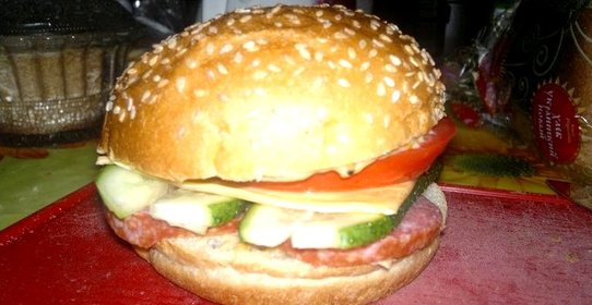Домашний гамбургер с горчицей