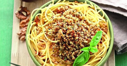 Спагетти с хрустящей посыпкой