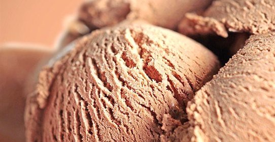 Мороженое из коричневого сахара с бальзамическим уксусом
