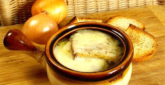 Луковый суп с сыром