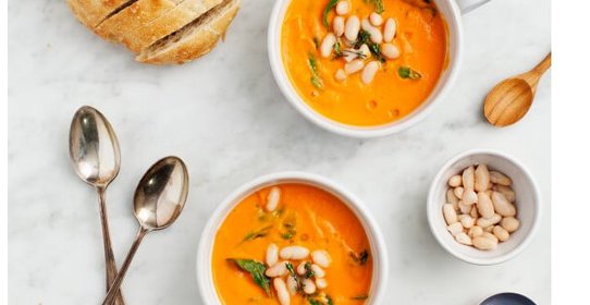 Томатный крем-суп с фасолью