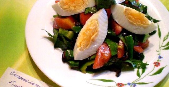 Овощной салат с яйцом и французской горчицей