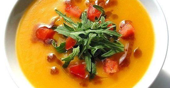 Тыквенный крем-суп с грушей и рукколой