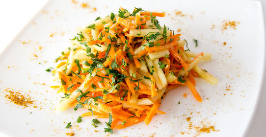 Салат из моркови с грушей