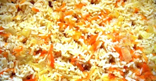 Рис с кукурузой, луком и морковью