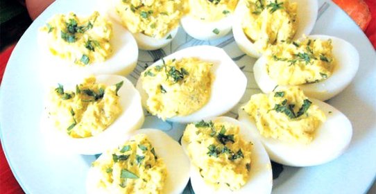 Яйца, фаршированные сырным кремом