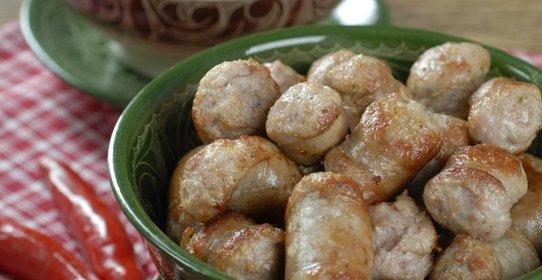 Свиные колбаски с пряными перцами