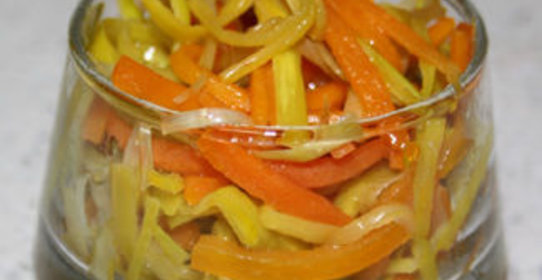 Горячая закуска из моркови и лука-порея