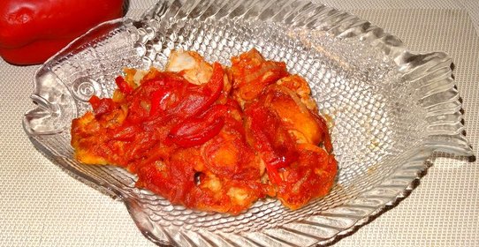 Жареная рыба с болгарским перцем в томате