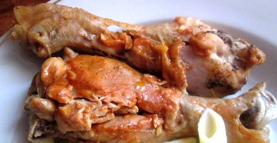 Жареная курица под чесночно-соевым соусом