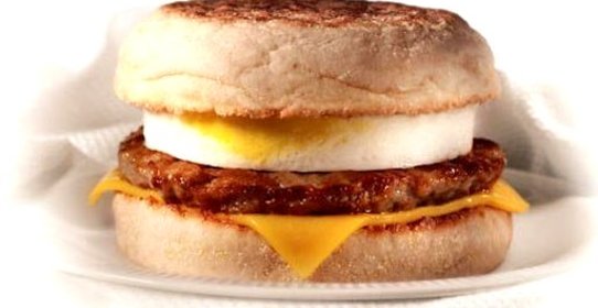 Завтрак из McDonald’s. Макмаффин с яйцом и свиной котлетой