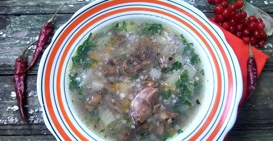 Грибной суп с куриными сердечками и зеленой гречкой