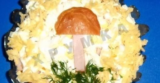 Салат с грибами и ветчиной и сыром