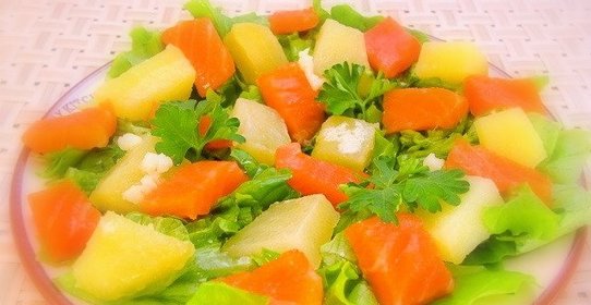 Салат с семгой и картофелем