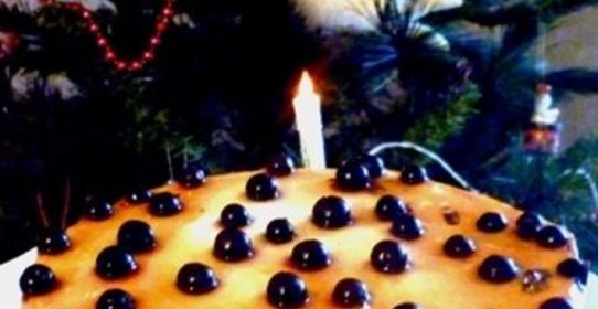 Рождественский пряный глинтвейновый торт с черносливом