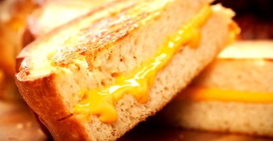 Бутерброды с жареным хлебом и сыром