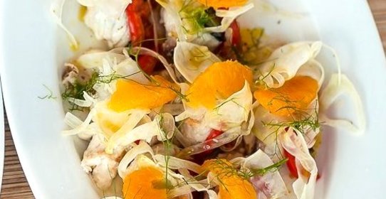Рыба-меч по‑сицилийски с салатом из фенхеля и апельсинов