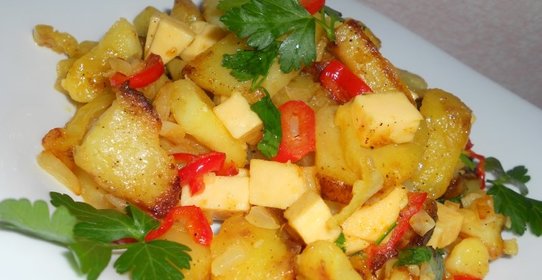 Картофель с плавленым сыром и овощами