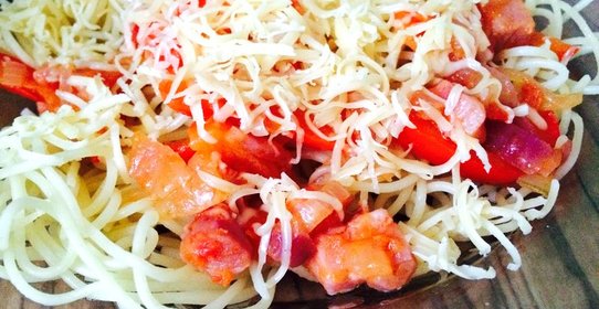 Спагетти с ветчиной и помидорами