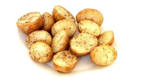 Молодой картофель с розмарином