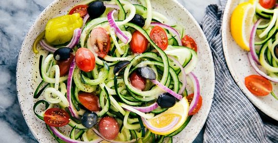 Овощной салат с оливками
