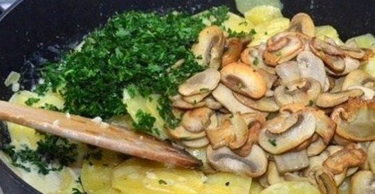Картофель с грибами в сливках