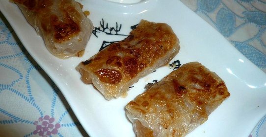 Мини-пирожки из рисовой бумаги с яблочной начинкой