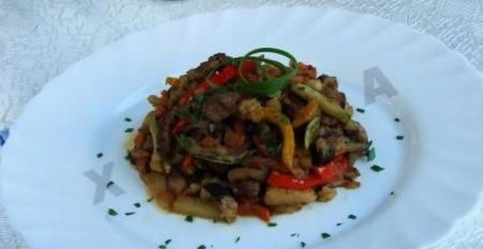 Овощное рагу: кабачки тушеные с мясом и картошкой