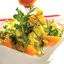 Салат из огурцов со свежими травами, дольками апельсина и цедрой