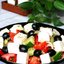 Салат с маслинами и помидорами