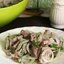 Пикантный салат со свининой и луком