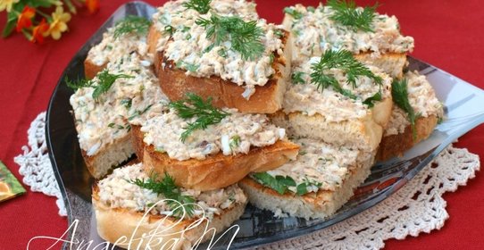 Бутерброды с сардинами и плавленым сыром