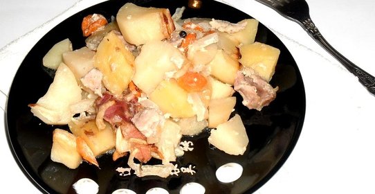 Запеченный картофель с мясом и овощами