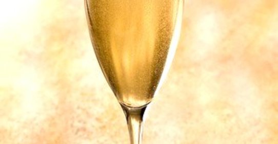 Новогодний грушевый коктейль с шампанским и лаймом
