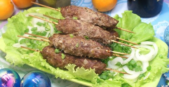 Мясо на шпажках