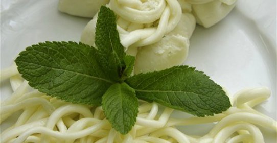 Лазурад (Хинкали из сыра надуги с мятной аджикой)