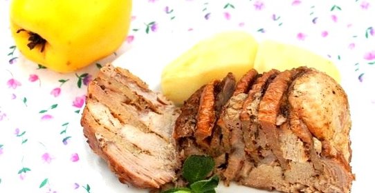 Мясо с айвой в мультиварке