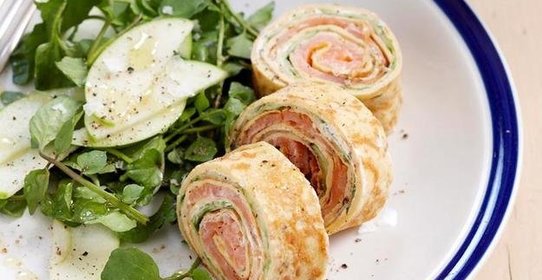 Рулетики с копченым лососем