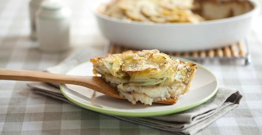 Молодая картошка с рыбой и укропом