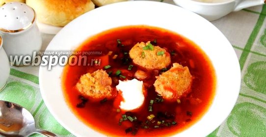 Горячий свекольник с куриными кнелями