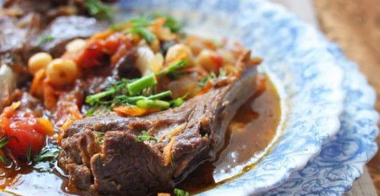Марокканское рагу из баранины и нута с овощами
