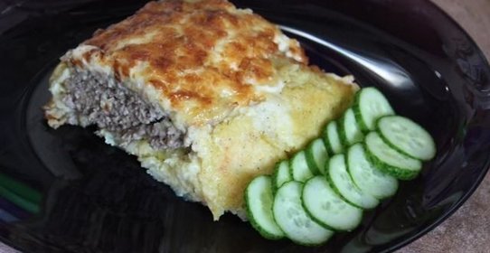 Картофельный рулет с фаршем в духовке