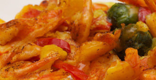 Креветки с овощами в кляре