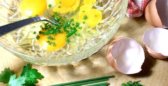 Омлет с зеленым луком и сливочным маслом