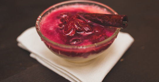 Миндальный крем с вишневым компотом