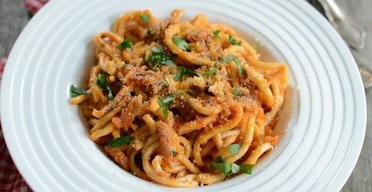 Лингвини с помидорами и сардинами