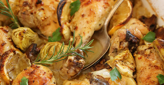 Запеченные куриные окорочка с лимоном, чесноком и травами