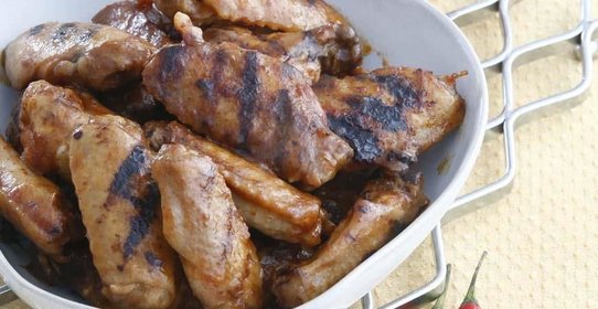 Куриные крылышки в остром томатно-яблочном маринаде