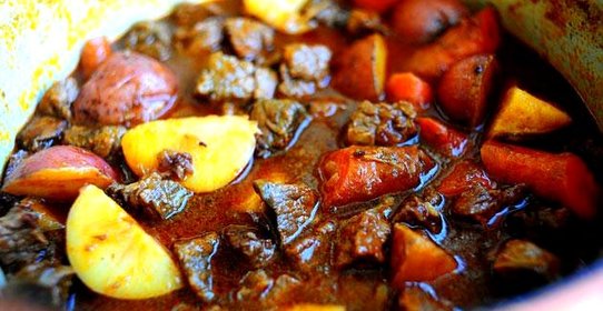 Говядина тушеная с пивом и паприкой