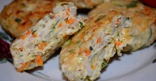 Сочные куриные котлеты с кабачком и рисом